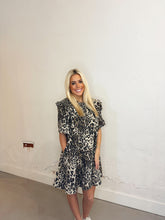 Load image into Gallery viewer, Leopard Print Collared Dress