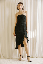 Load image into Gallery viewer, Black Strapless Ruffle Dress
