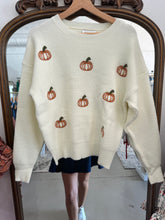 Load image into Gallery viewer, White Pumpkin Sweater
