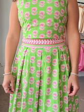 Load image into Gallery viewer, Green and Pink Flower Set
