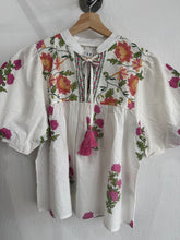 Load image into Gallery viewer, Puff Sleeve Floral Tassel Top
