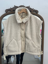Load image into Gallery viewer, Shearling Vest
